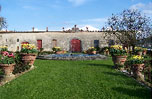 Il giardino a parterre e la limonaia di levante